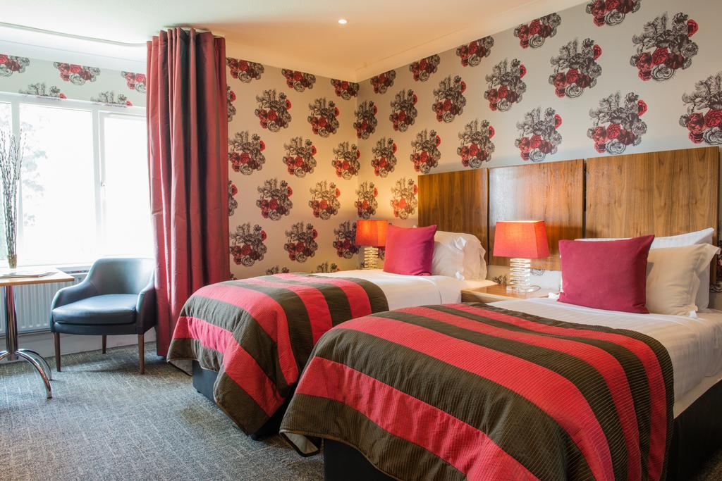 The Coed-Y-Mwstwr Hotel Bridgend  Szoba fotó