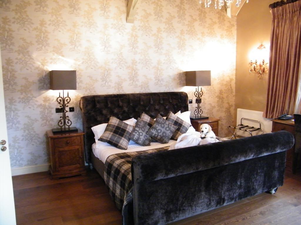 The Coed-Y-Mwstwr Hotel Bridgend  Szoba fotó