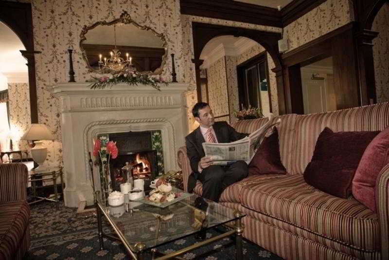 The Coed-Y-Mwstwr Hotel Bridgend  Kültér fotó