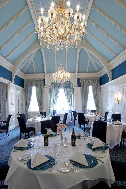 The Coed-Y-Mwstwr Hotel Bridgend  Étterem fotó